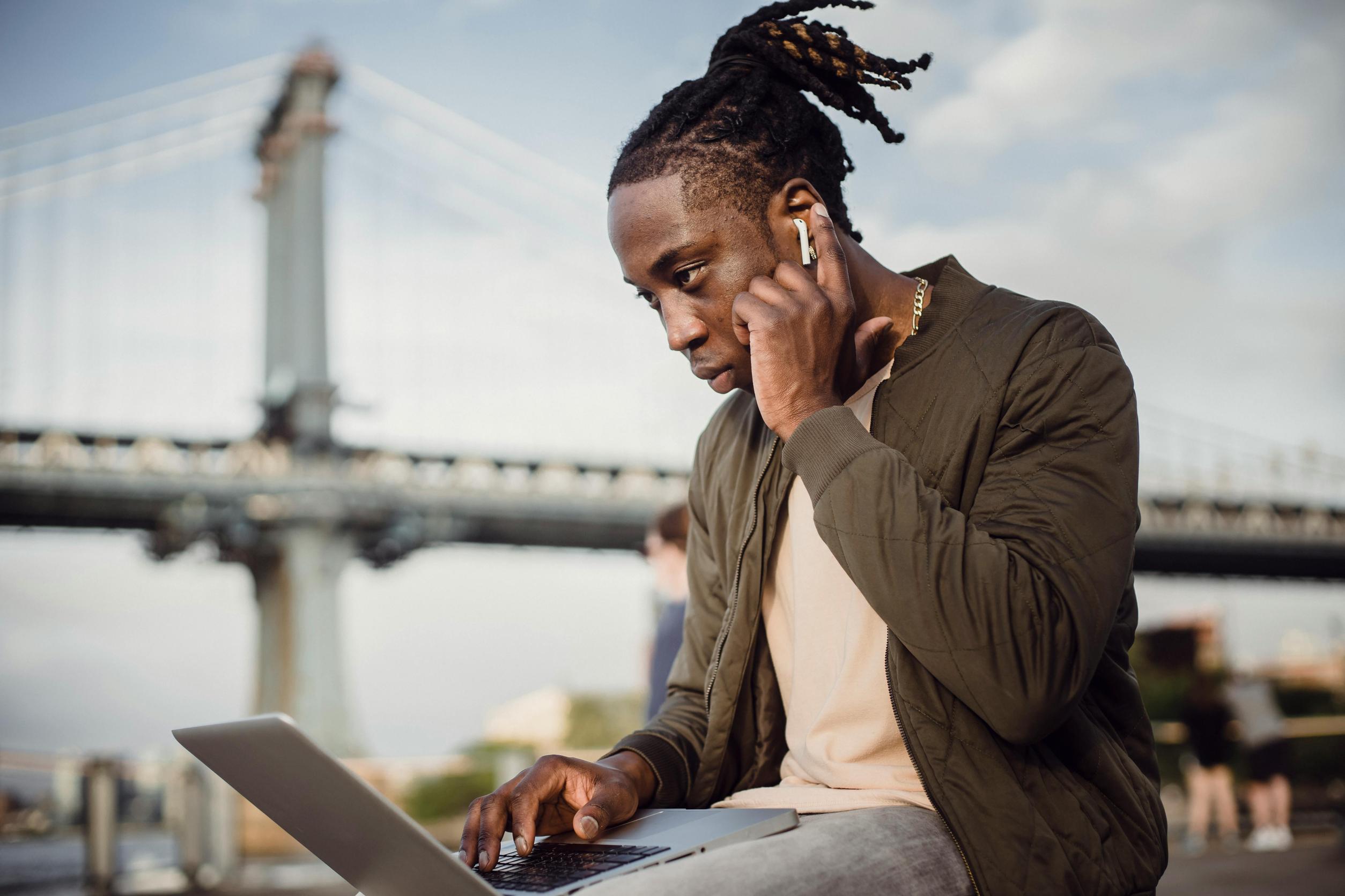 how to connect airpods to dell laptop