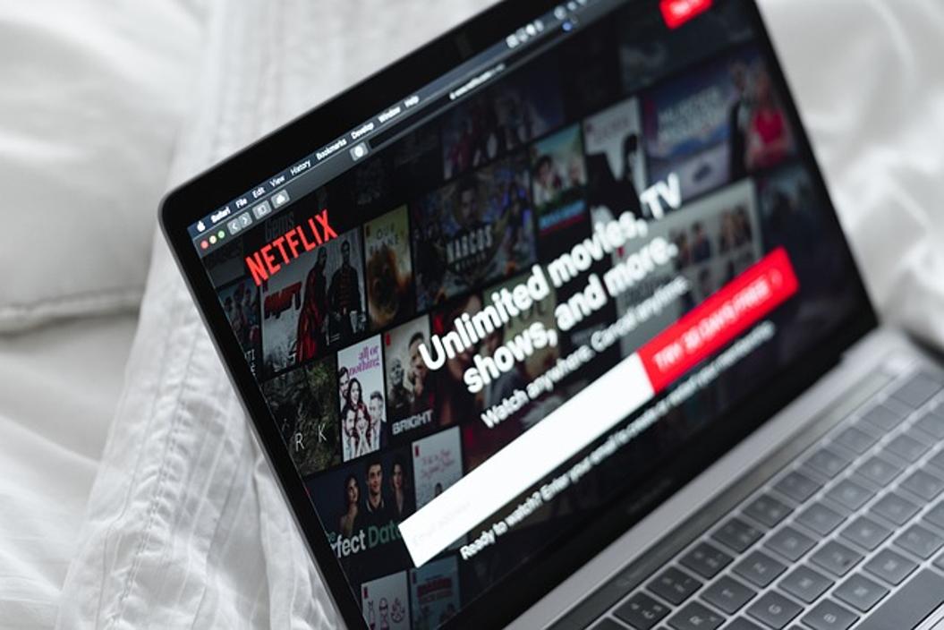 how to download movies on netflix on laptop